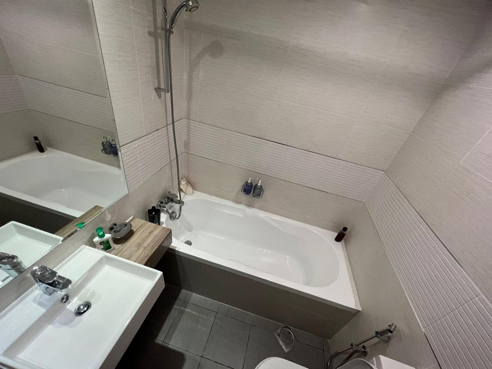 Dinar Home Абу Даби Екстериор снимка