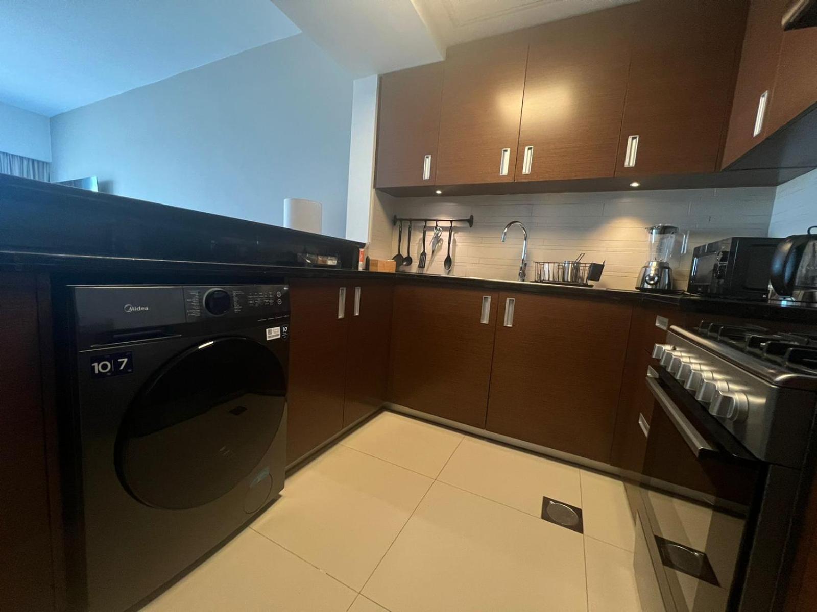 Dinar Home Абу Даби Екстериор снимка